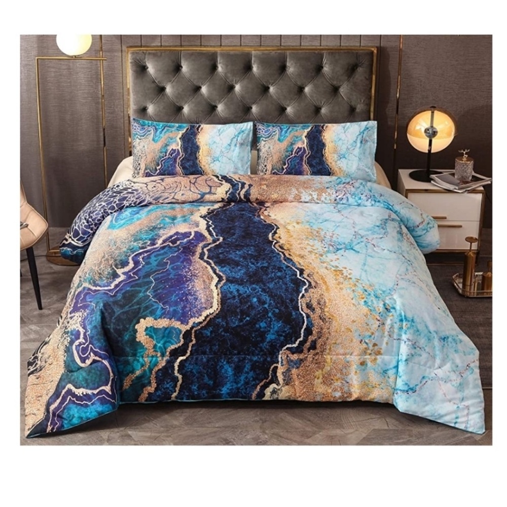 Queen- NEW Watercolor Art Work Design GORG Comforter